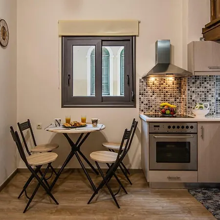 Flat W. Attic Near Beach And Old Port Apartman Hriszí Aktí Haniá