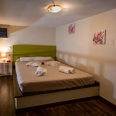 Flat W. Attic Near Beach And Old Port *